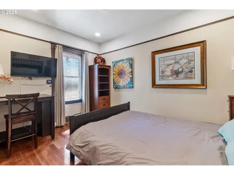 6541 E Burnside Street Portland OR 97215