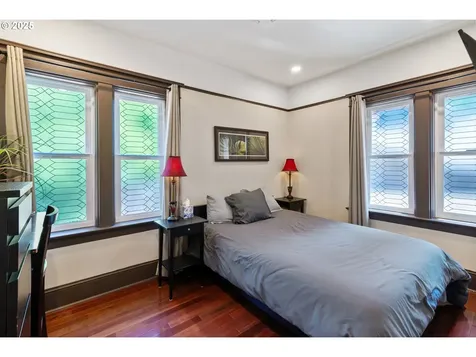 6541 E Burnside Street Portland OR 97215