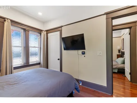 6541 E Burnside Street Portland OR 97215