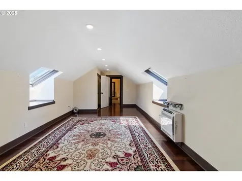 6541 E Burnside Street Portland OR 97215