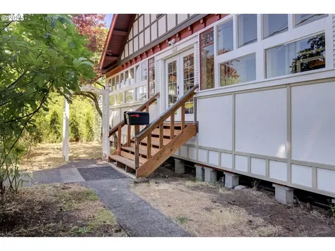 6541 E Burnside Street Portland OR 97215