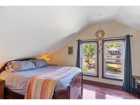 6541 E Burnside Street Portland OR 97215
