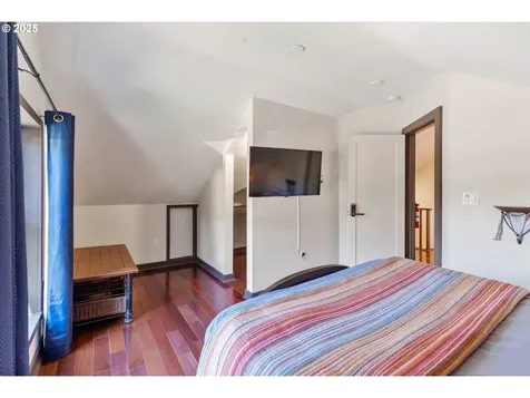 6541 E Burnside Street Portland OR 97215