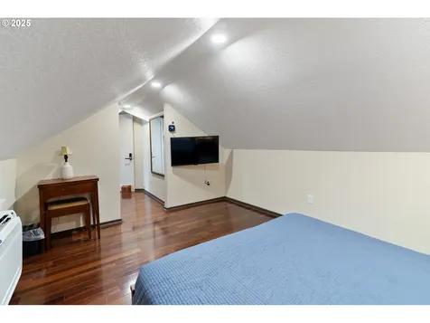 6541 E Burnside Street Portland OR 97215