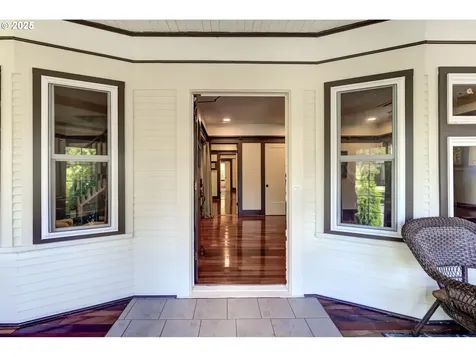 6541 E Burnside Street Portland OR 97215