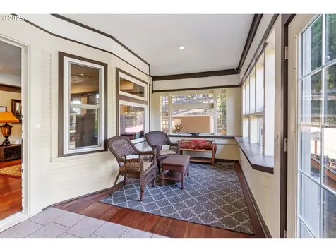 6541 E Burnside Street Portland OR 97215