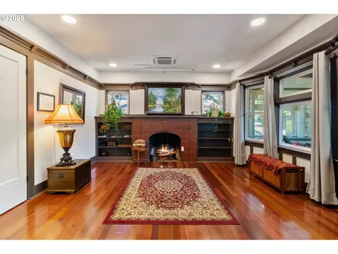 6541 E Burnside Street Portland OR 97215