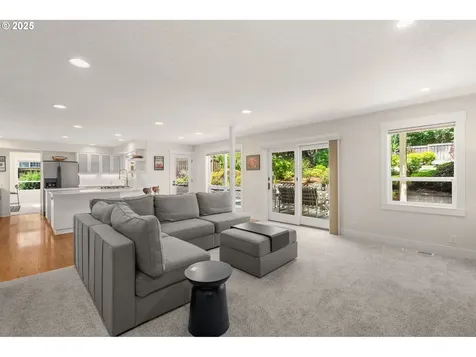 13687 SW Charleston Lane Portland OR 97224