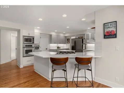 13687 SW Charleston Lane Portland OR 97224