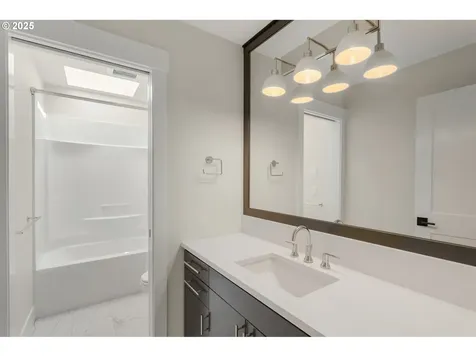 13687 SW Charleston Lane Portland OR 97224