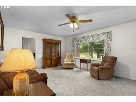 3301 Colonial Road Roseburg OR 97471