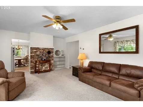 3301 Colonial Road Roseburg OR 97471