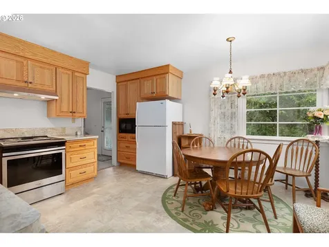 3301 Colonial Road Roseburg OR 97471