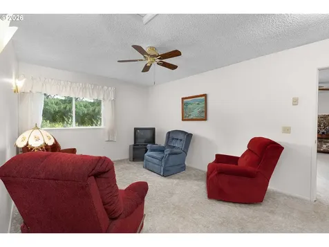 3301 Colonial Road Roseburg OR 97471