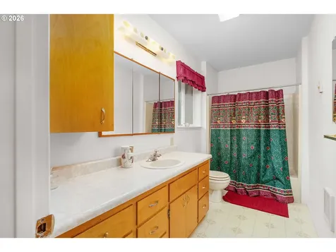 3301 Colonial Road Roseburg OR 97471