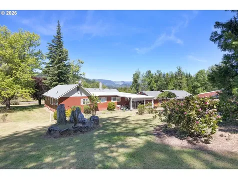 3301 Colonial Road Roseburg OR 97471