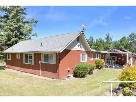 3301 Colonial Road Roseburg OR 97471