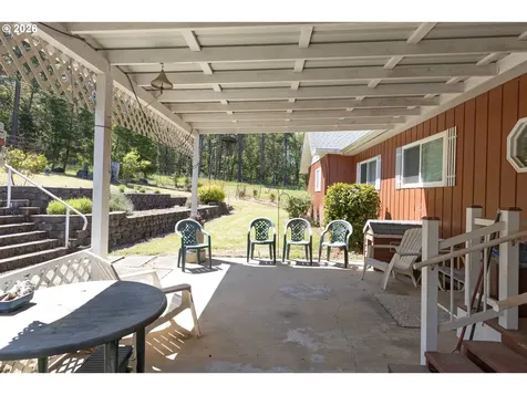 3301 Colonial Road Roseburg OR 97471