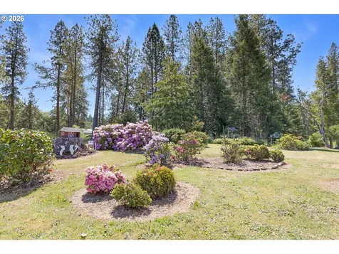 3301 Colonial Road Roseburg OR 97471