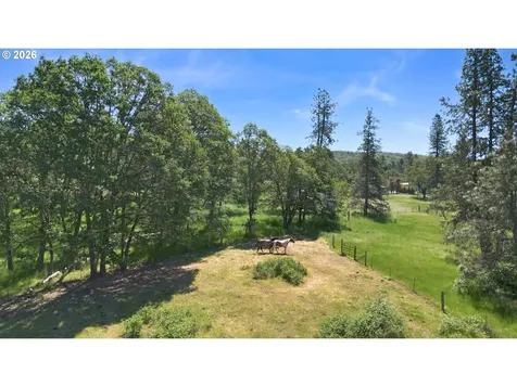 3301 Colonial Road Roseburg OR 97471
