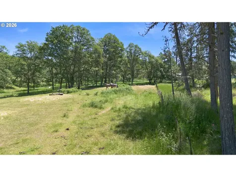 3301 Colonial Road Roseburg OR 97471