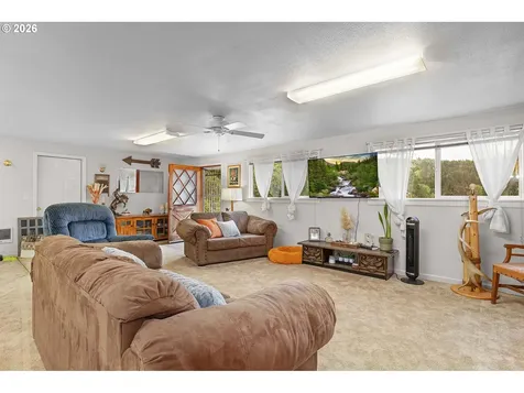 3301 Colonial Road Roseburg OR 97471