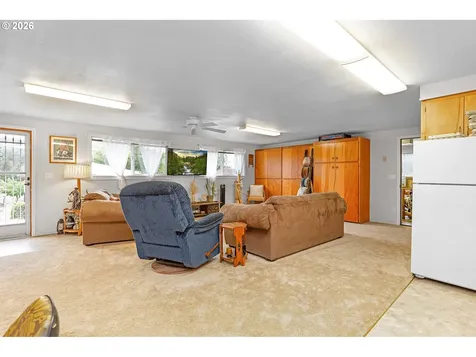 3301 Colonial Road Roseburg OR 97471
