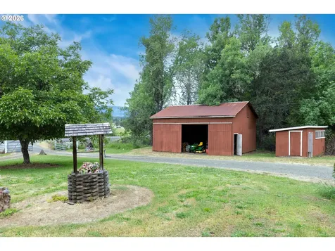 3301 Colonial Road Roseburg OR 97471
