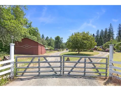 3301 Colonial Road Roseburg OR 97471