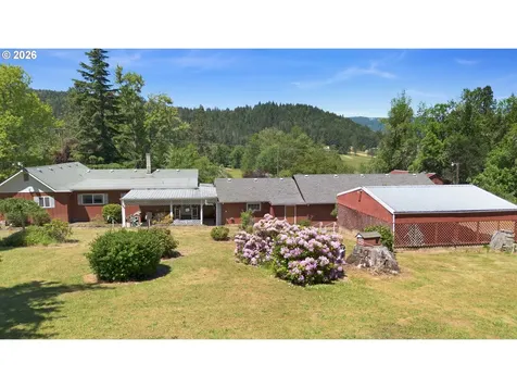3301 Colonial Road Roseburg OR 97471
