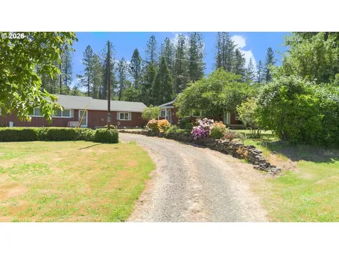3301 Colonial Road Roseburg OR 97471