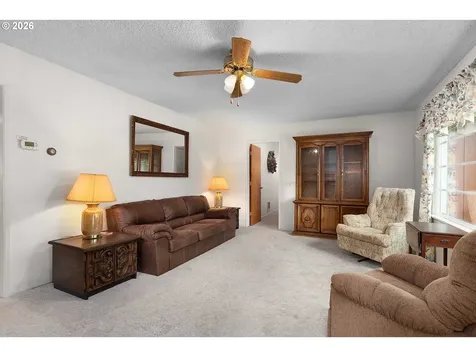 3301 Colonial Road Roseburg OR 97471