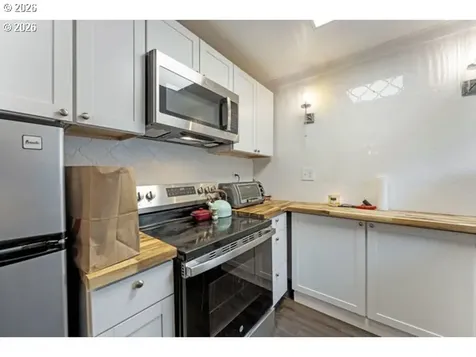 2684 12th SE Street Salem OR 97302