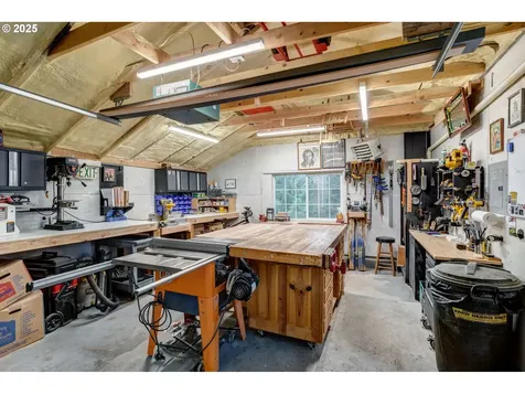 8625 SW 10th Avenue Portland OR 97219