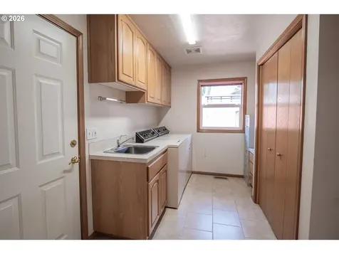 4347 Wendover Street Eugene OR 97404