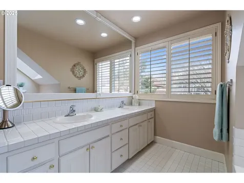 5666 Grand Oaks Drive Lake Oswego OR 97035
