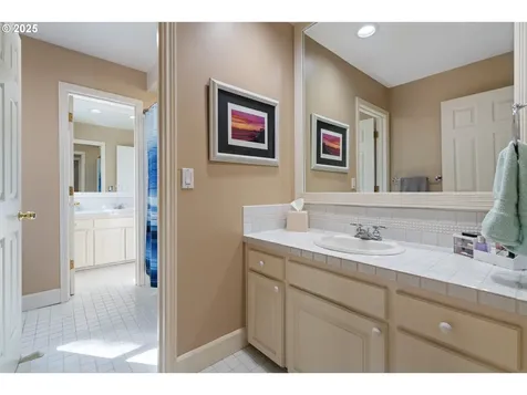 5666 Grand Oaks Drive Lake Oswego OR 97035