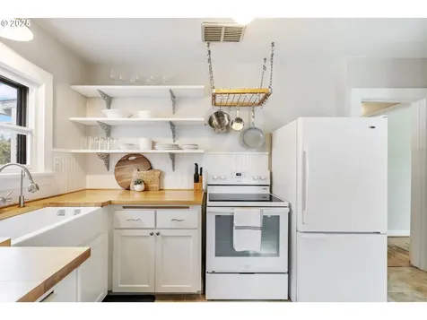 163 NE Grant Street Hillsboro OR 97124