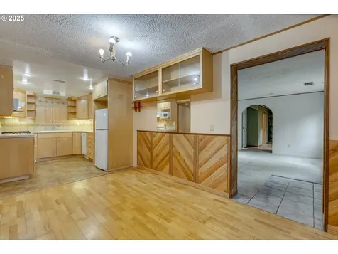 617 NE 120th Avenue Portland OR 97220