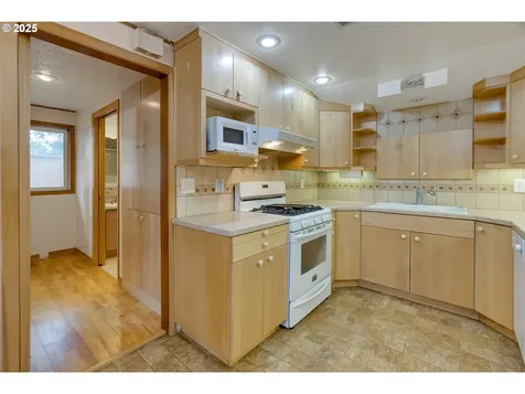 617 NE 120th Avenue Portland OR 97220