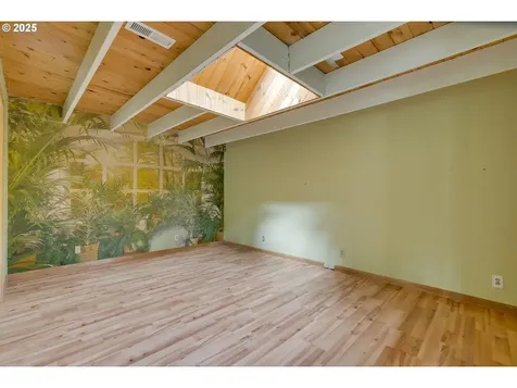 617 NE 120th Avenue Portland OR 97220