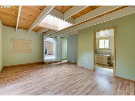 617 NE 120th Avenue Portland OR 97220