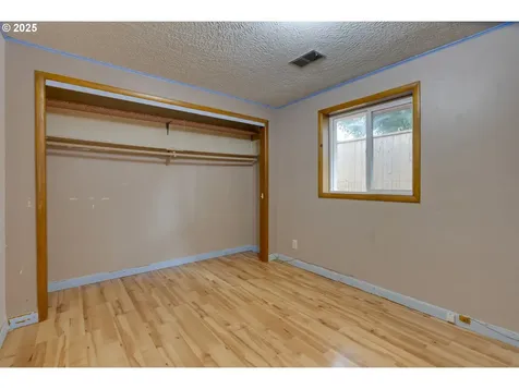 617 NE 120th Avenue Portland OR 97220