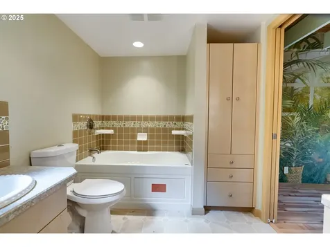 617 NE 120th Avenue Portland OR 97220