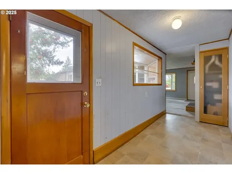 617 NE 120th Avenue Portland OR 97220