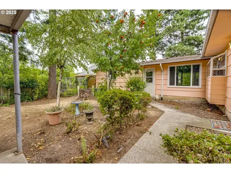 617 NE 120th Avenue Portland OR 97220