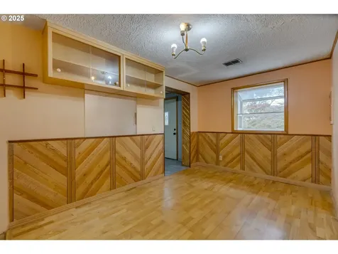 617 NE 120th Avenue Portland OR 97220