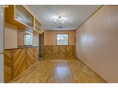 617 NE 120th Avenue Portland OR 97220
