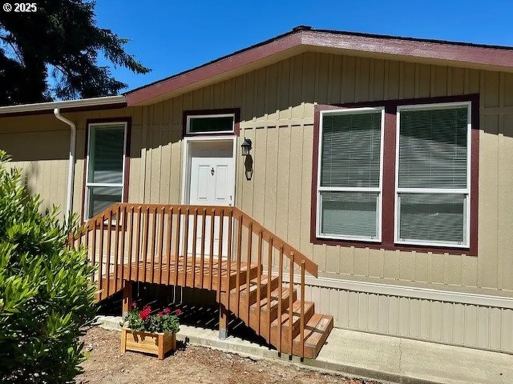 520 Shorepines Place Coos Bay OR 97420