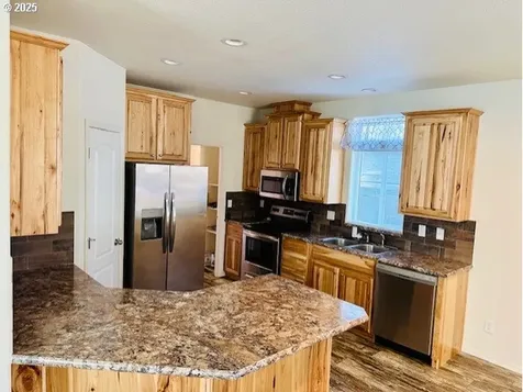 520 Shorepines Place Coos Bay OR 97420